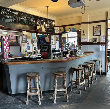 Best Sports Bars in Southwark - The Man of Kent