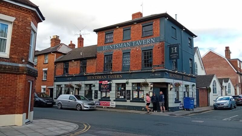 Best Sports Bars in Wiltshire - Huntsman Tavern
