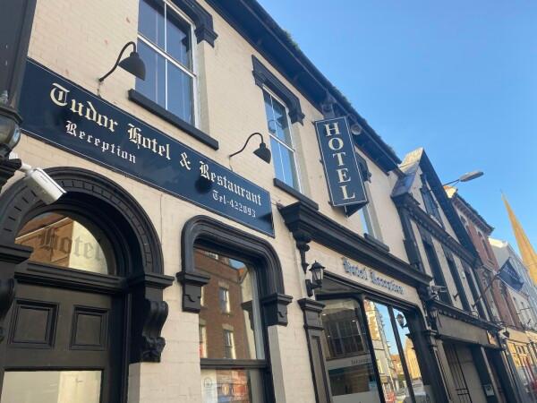 Best Sports Bars in Sedgemoor - Tudor Hotel