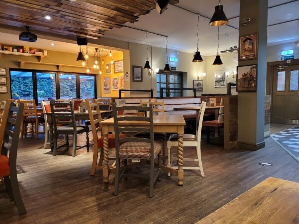 Best Sports Bars in Walsall - The Alma Inn