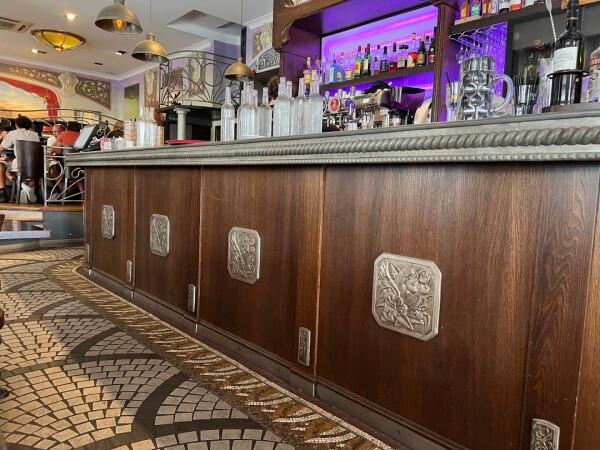 Best Sports Bars in Nice - Bistrot de l'opera