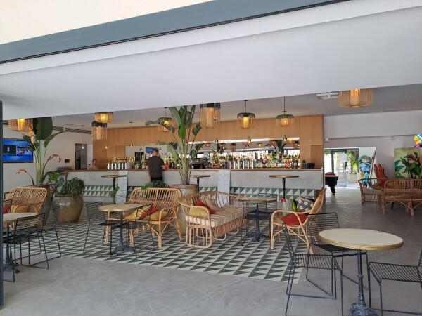 Best Sports Bars in Grimaud - Long bar