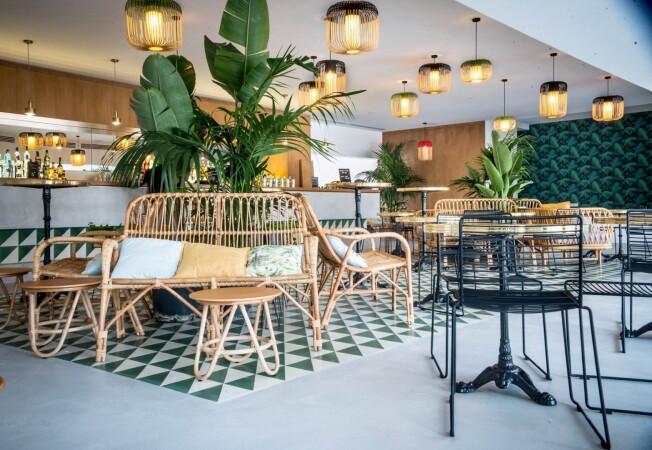 Best Sports Bars in Grimaud - Long bar