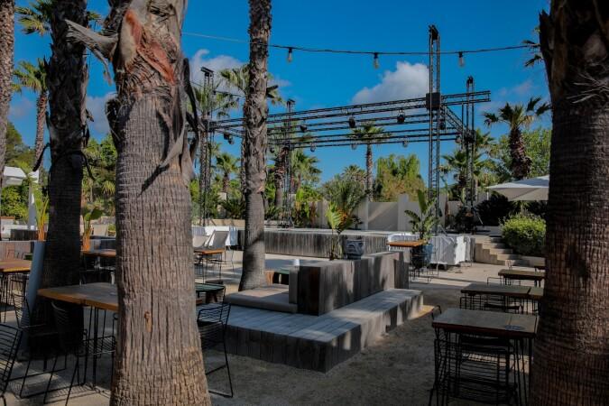 Best Sports Bars in Grimaud - Long bar