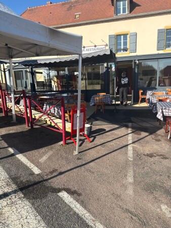 Best Sports Bars in Neuilly-En-Donjon - La Cazotte