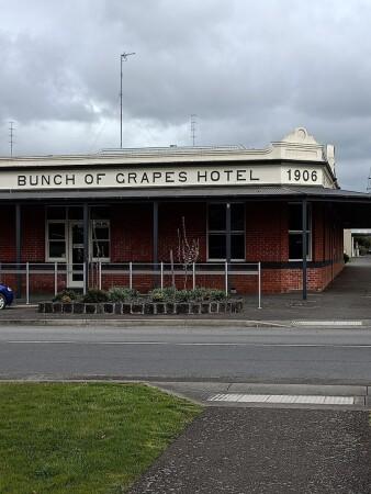 Best Sports Bars in Ballarat Central - Bunch of Grapes