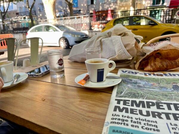 Best Sports Bars in Cotignac - Modern bar