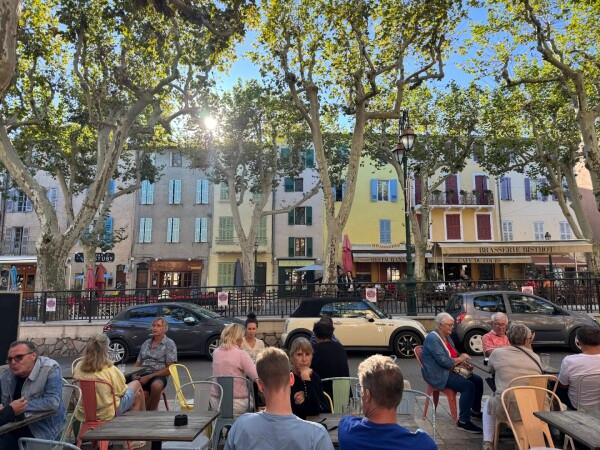 Best Sports Bars in Cotignac - Modern bar