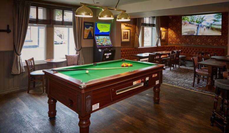 Best Sports Bars in Rochdale - Crown & Shuttle
