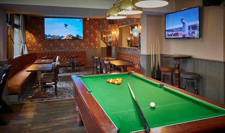 Best Sports Bars in Rochdale - Crown & Shuttle