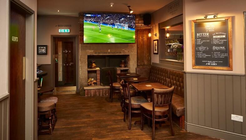 Best Sports Bars in Rochdale - Crown & Shuttle