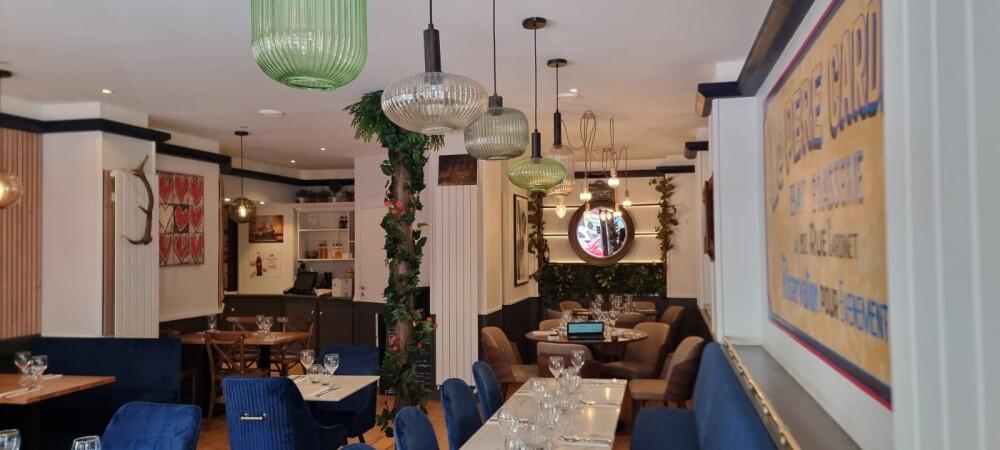 Best Sports Bars in Paris - Le Père Cardinet