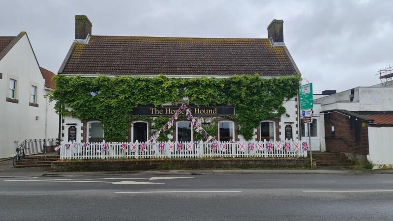 Best Sports Bars in Jersey - Horse And Hounds Inn