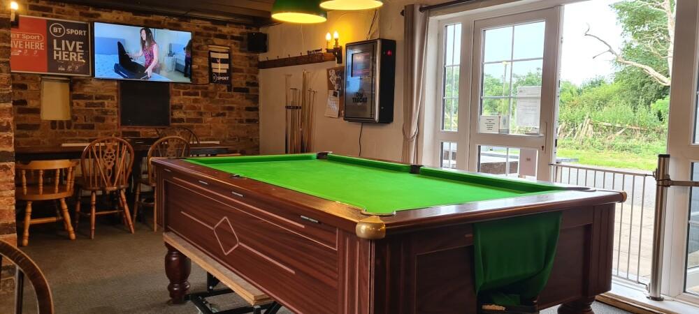 Best Sports Bars in Lincoln - Click Em Inn