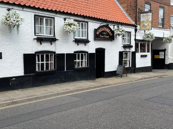 Best Sports Bars in West Lindsey - Wheatsheaf