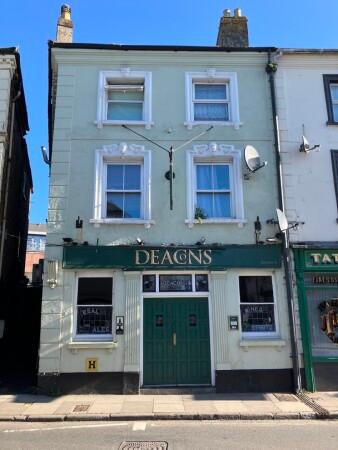 Best Sports Bars in Wiltshire - Deacons