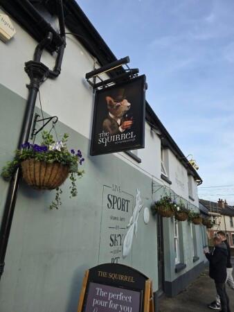 Best Sports Bars in Guildford - The Squirrel