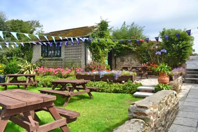 Best Sports Bars in Cornwall - The Tavern