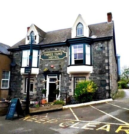 Best Sports Bars in Cornwall - The Three Tuns