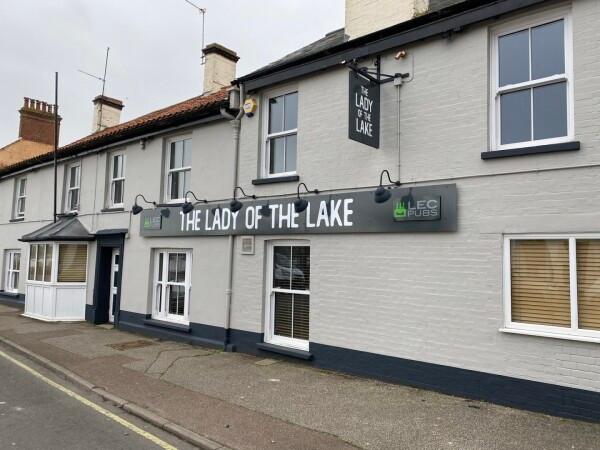 Best Sports Bars in Norfolk - Lady Of The Lake