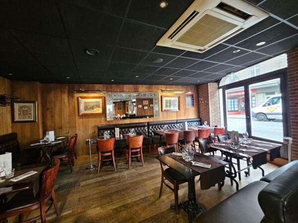 Best Sports Bars in Dinan - Le 1 de la Place