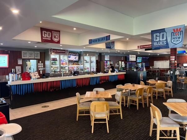 Best Sports Bars in Helensvale - Saltwater Creek Hotel