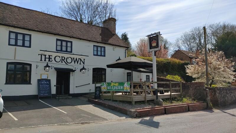 Best Sports Bars in Berkshire - The Crown