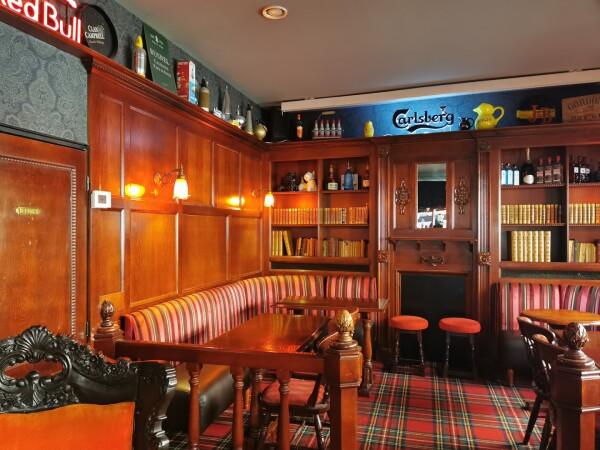 Best Sports Bars in Rouen - Le Broker