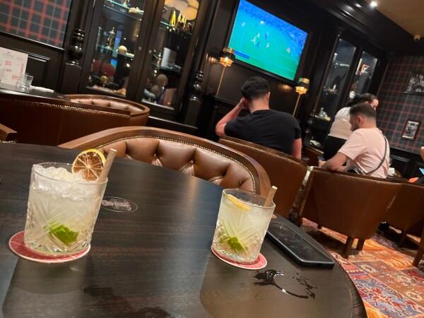 Best Sports Bars in Vitrolles - Au bureau Vitrolles