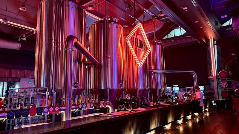 Best Sports Bars in Brisbane - Felons Barrel Hall