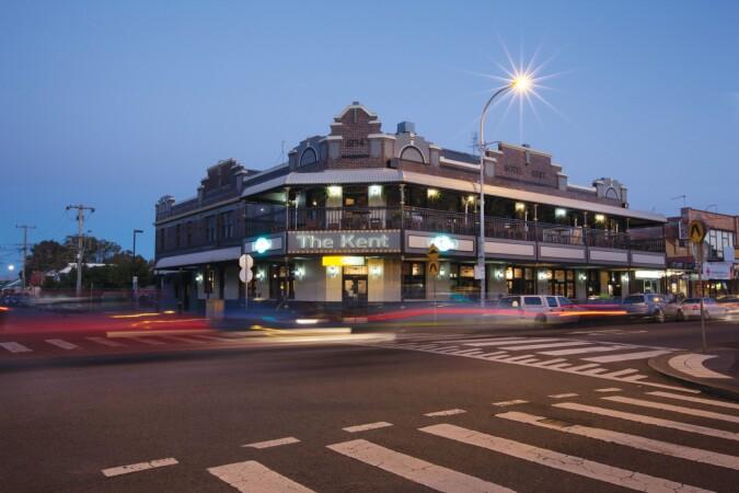 Best Sports Bars in Hamilton - Kent Hotel