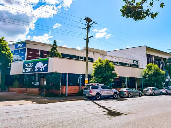 Best Sports Bars in Milton - Last Man Standing