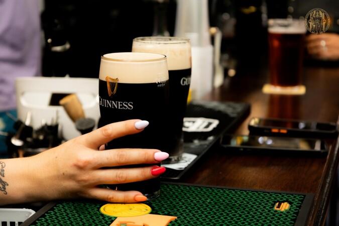 Best Sports Bars in Antibes - The queen maeve