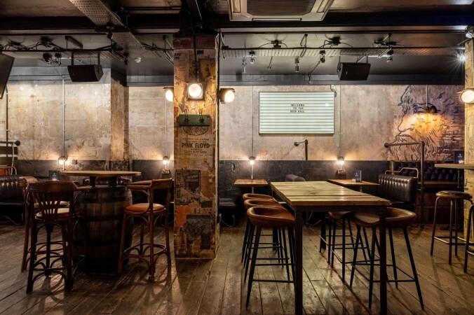 Best Sports Bars in London - Daly's Wine Bar & Beer Hall