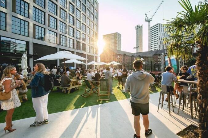 Best Sports Bars in Manchester - Courts Club