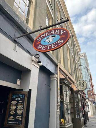 Best Sports Bars in New Orleans - SNEAKY PETES