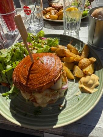 Best Sports Bars in Tours - Le Vieux Château