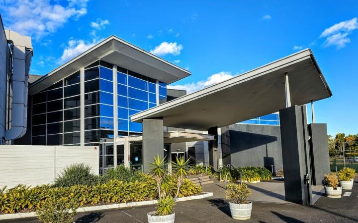 Best Sports Bars in Fairy Meadow - Fraternity Club