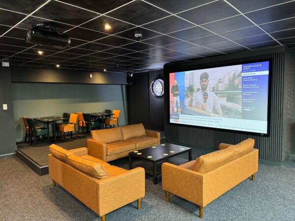 Best Sports Bars in Torquay - Cue Sports Academy