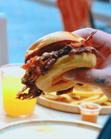 Best Sports Bars in Calvi - Basta Basta