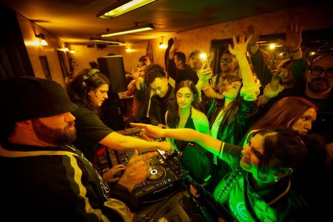 Best Sports Bars in London - 40ft Brewery Dalston