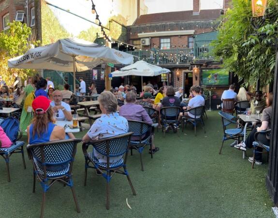 Beste Sportsbars in London - The Village Green