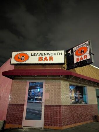 Best Sports Bars in Omaha - Leavenworth Bar