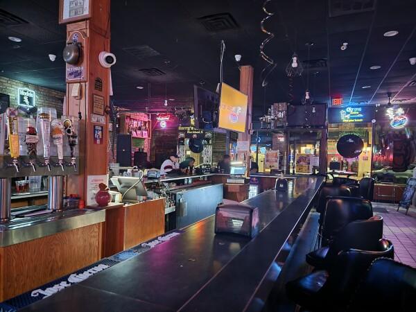 Best Sports Bars in Blue Island - Harrys Long Bar