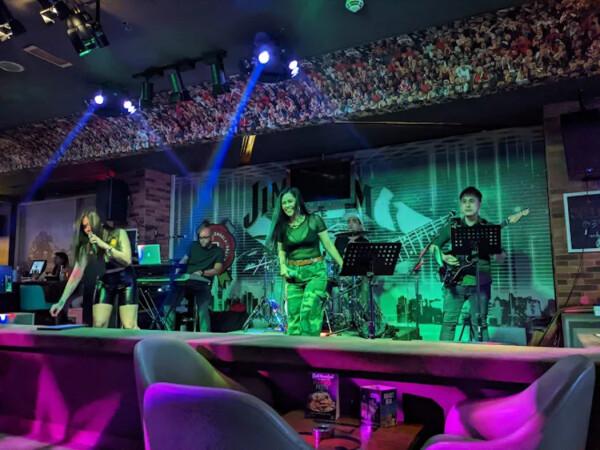 Best Sports Bars in Dubai - The Huddle BD