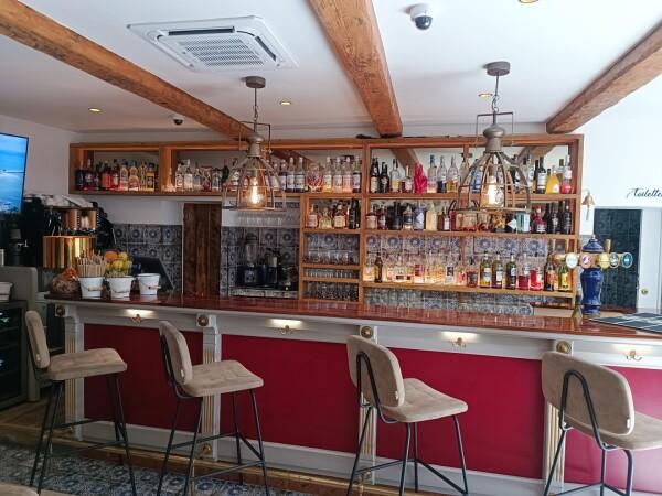 Best Sports Bars in Antibes - Bar La Trattoria Du Marché