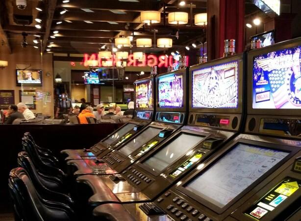 Best Sports Bars in Las Vegas - Sportsbook @ Boulder Station Hotel & Casino
