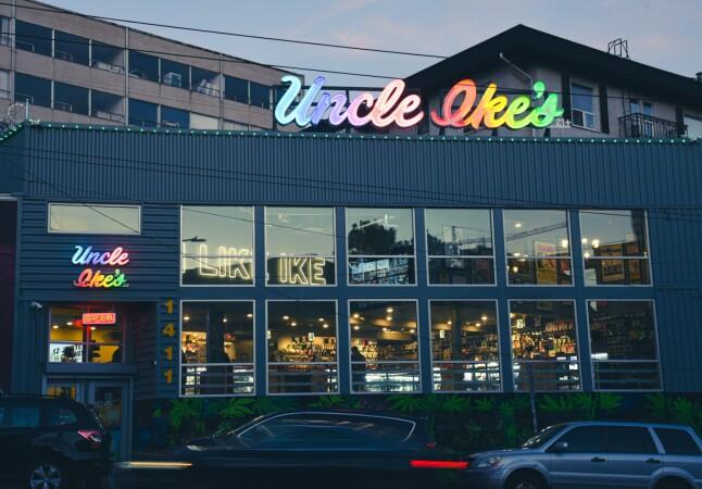 Best Sports Bars in Seattle - Uncle Ike's - Olive Way