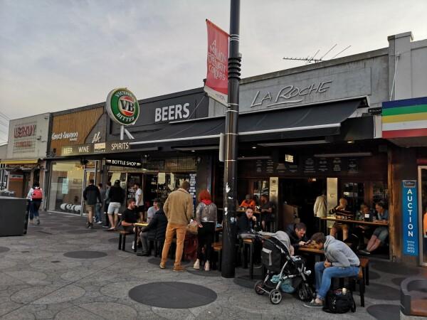 Best Sports Bars in St Kilda - La Roche Cafe