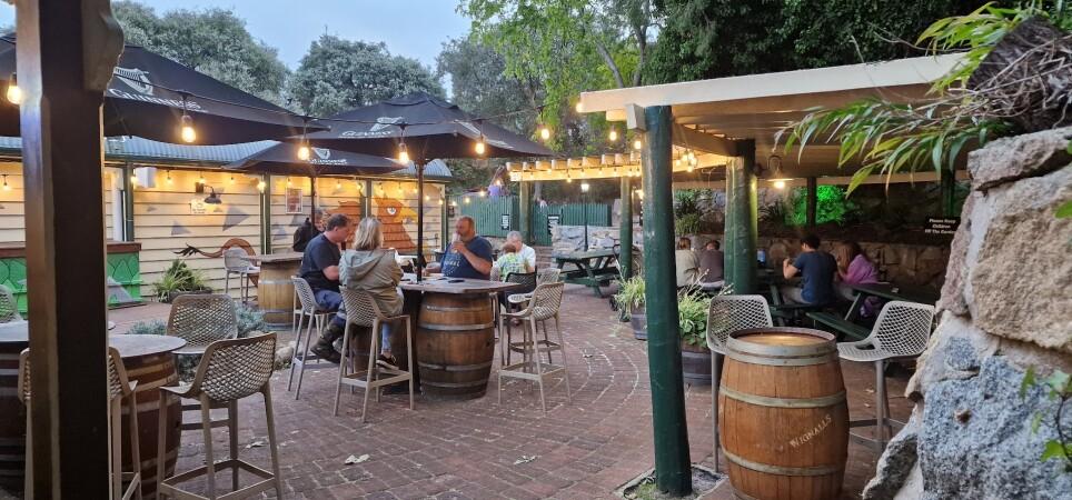 Best Sports Bars in Albany - The Earl